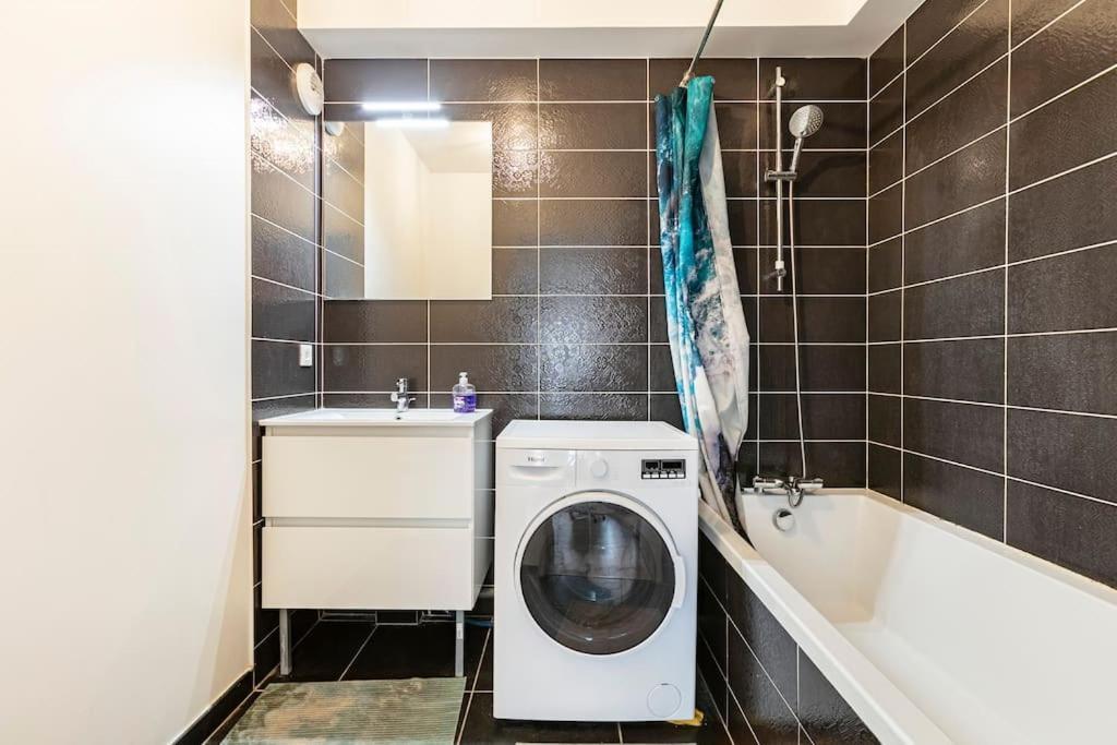 Grand Appartement , Paris La Defense Arena, 50 Metres De La Gare, 15 Min Champs Elysees 楠泰尔 外观 照片